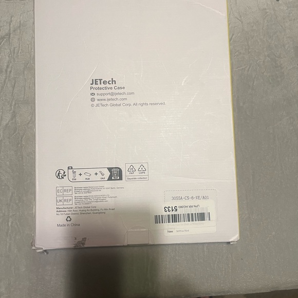 NWT IPad Pro 11 Cover Black new in the box. - Picture 3 of 7